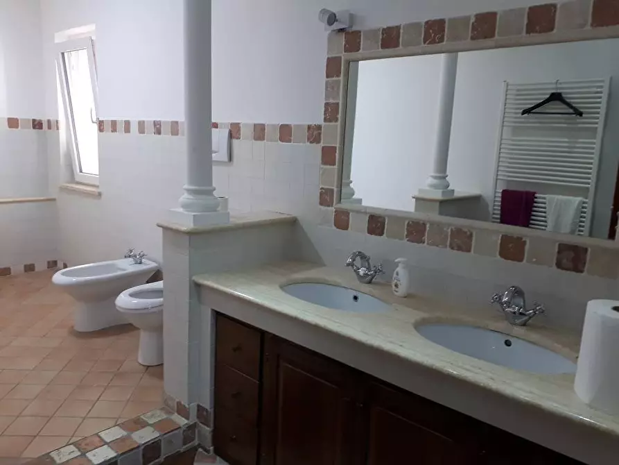 Immagine 29 di Locale commerciale in affitto  in Via C. Bruschelli a Teramo