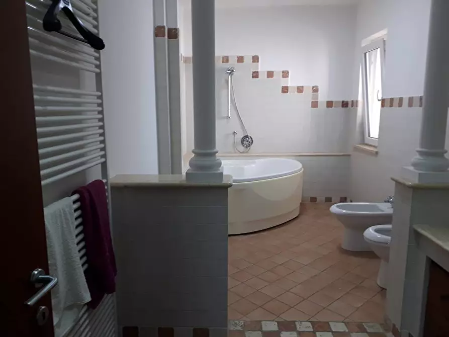 Immagine 30 di Locale commerciale in affitto  in Via C. Bruschelli a Teramo