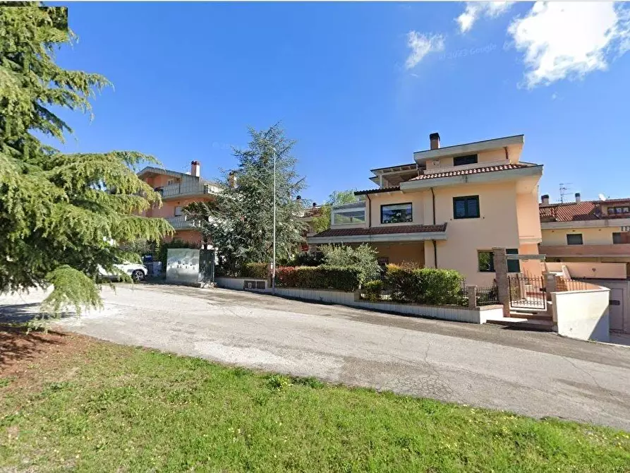 Immagine 1 di Villa in vendita  in Via Giorgio Perlasca a Teramo
