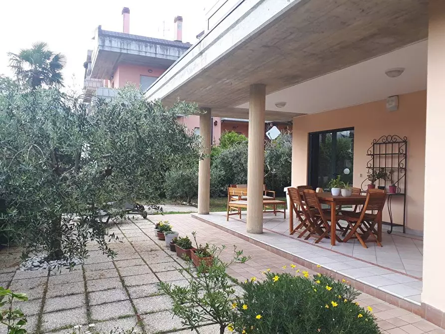 Immagine 7 di Villa in vendita  in Via Giorgio Perlasca a Teramo