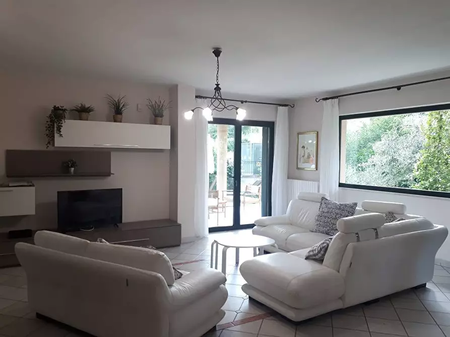 Immagine 8 di Villa in vendita  in Via Giorgio Perlasca a Teramo