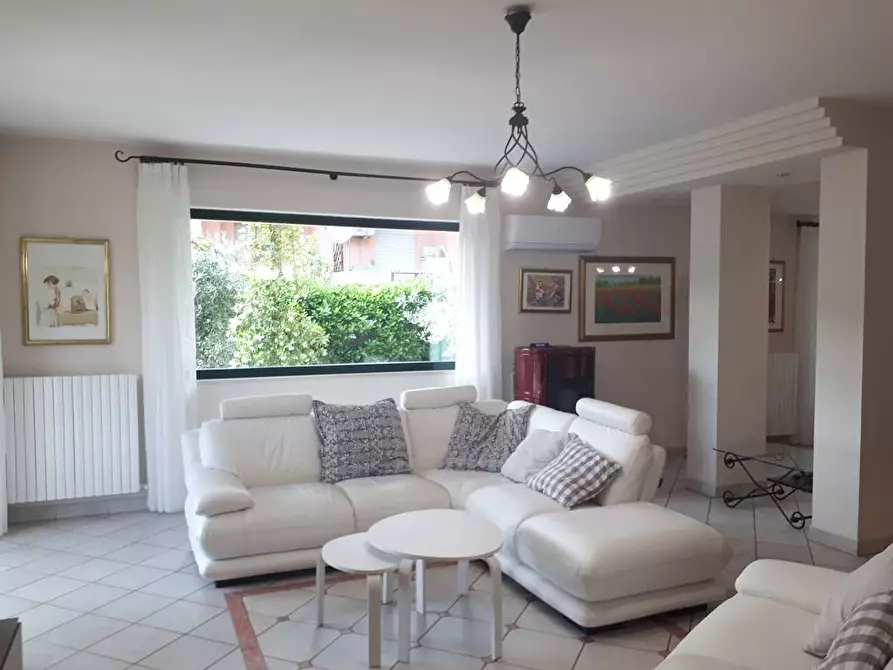 Immagine 11 di Villa in vendita  in Via Giorgio Perlasca a Teramo