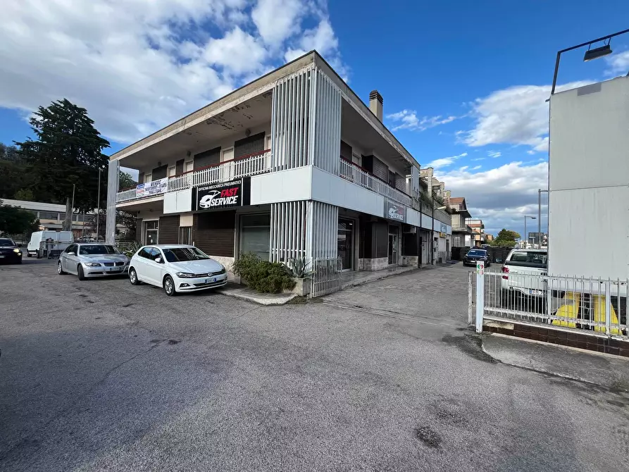 Immagine 3 di Casa indipendente in vendita  in Via Salvo D'Acquisto a Teramo