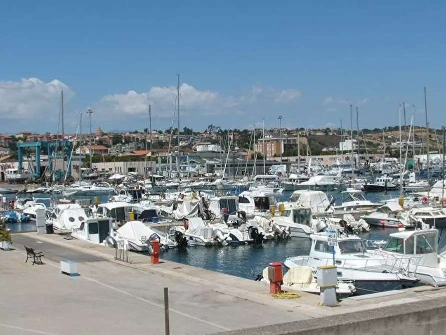 Immagine 6 di Locale commerciale in affitto  a Giulianova