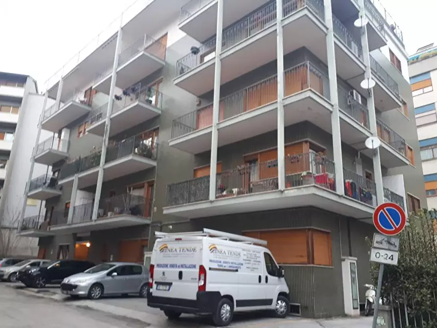 Immagine 1 di Locale commerciale in vendita  in Via Berardo Mezzucelli a Teramo