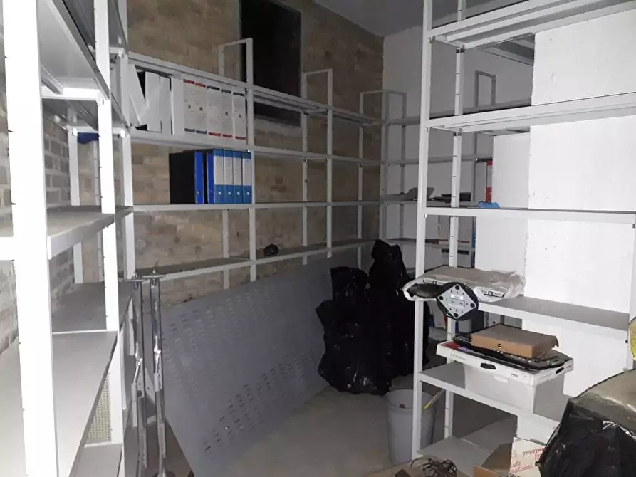 Immagine 2 di Locale commerciale in vendita  in Via Berardo Mezzucelli a Teramo