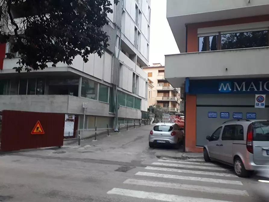 Immagine 12 di Locale commerciale in vendita  in Via Berardo Mezzucelli a Teramo