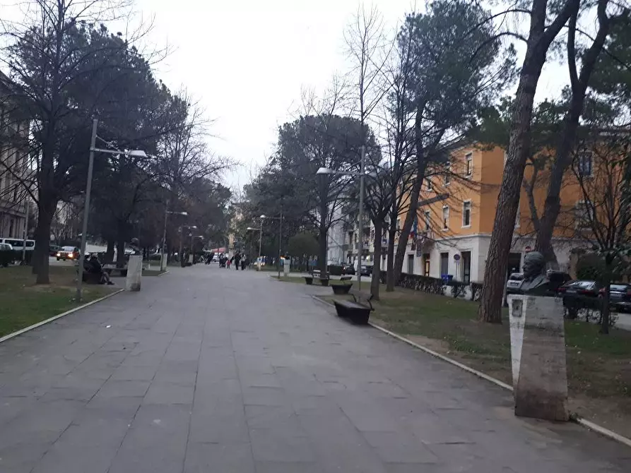 Immagine 13 di Locale commerciale in vendita  in Via Berardo Mezzucelli a Teramo