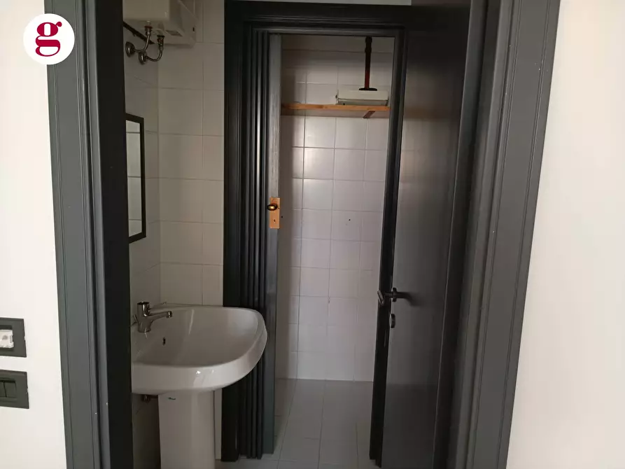 Immagine 15 di Locale commerciale in affitto  in Via Santa Maria a Vasto