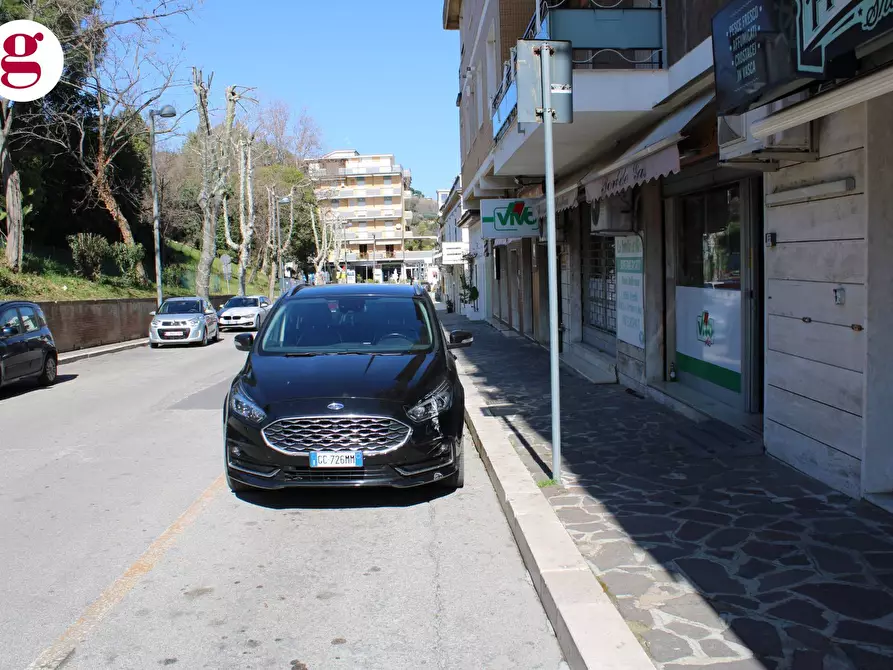 Immagine 3 di Locale commerciale in vendita  in Corso Zara a Vasto