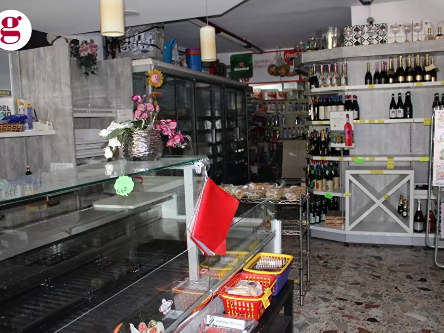 Immagine 6 di Locale commerciale in vendita  in Corso Zara a Vasto