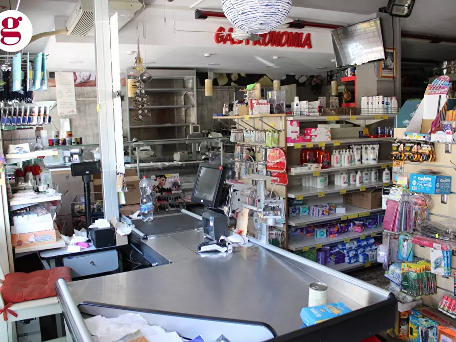 Immagine 8 di Locale commerciale in vendita  in Corso Zara a Vasto