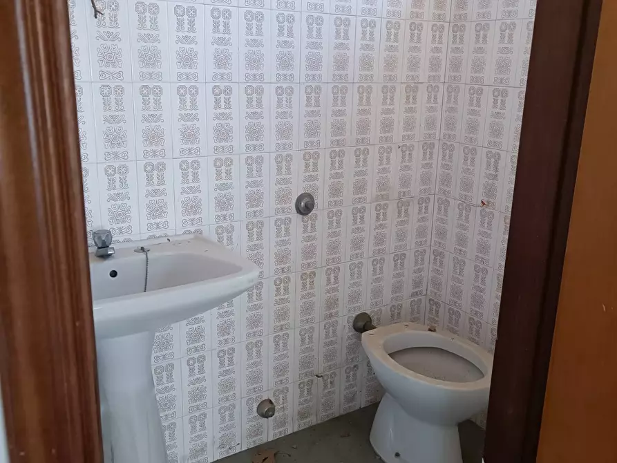 Immagine 7 di Locale commerciale in affitto  in Via delle Gardenie a Vasto