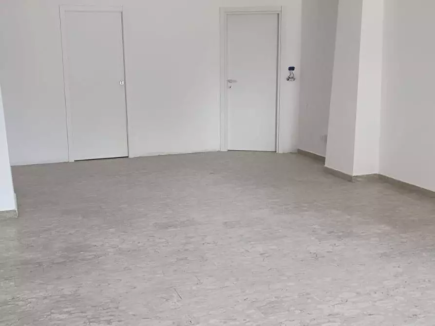 Immagine 5 di Locale commerciale in affitto  in Via Dante Gabriele Rossetti a Vasto