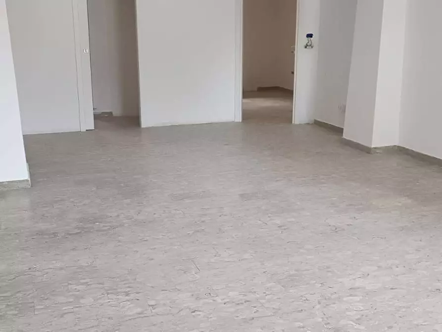 Immagine 9 di Locale commerciale in affitto  in Via Dante Gabriele Rossetti a Vasto