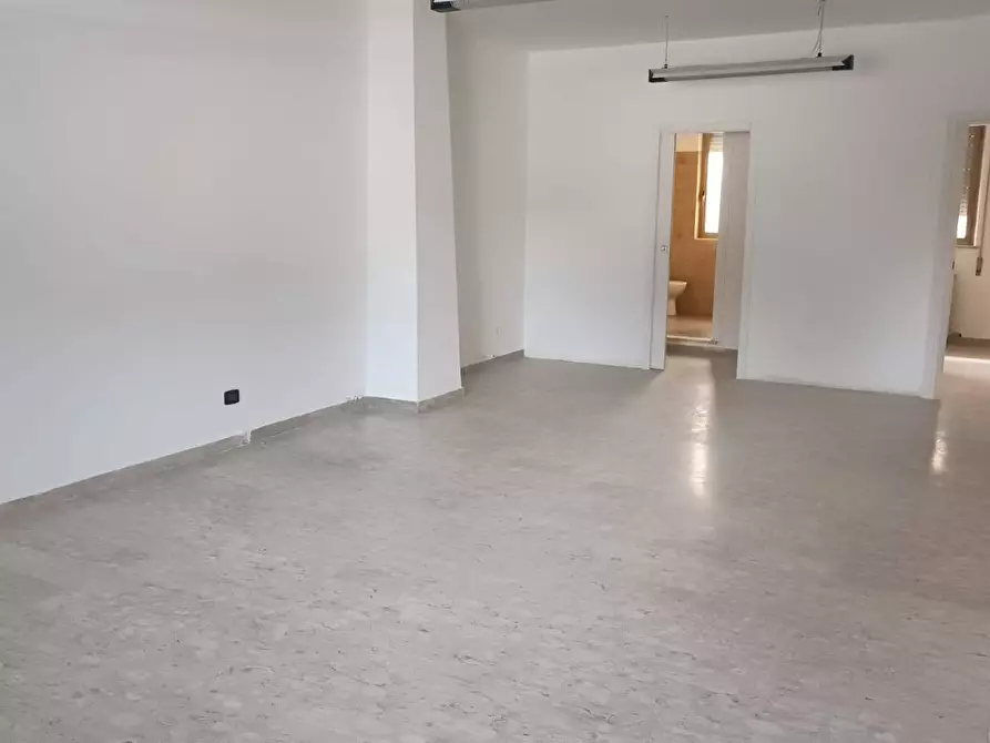 Immagine 10 di Locale commerciale in affitto  in Via Dante Gabriele Rossetti a Vasto