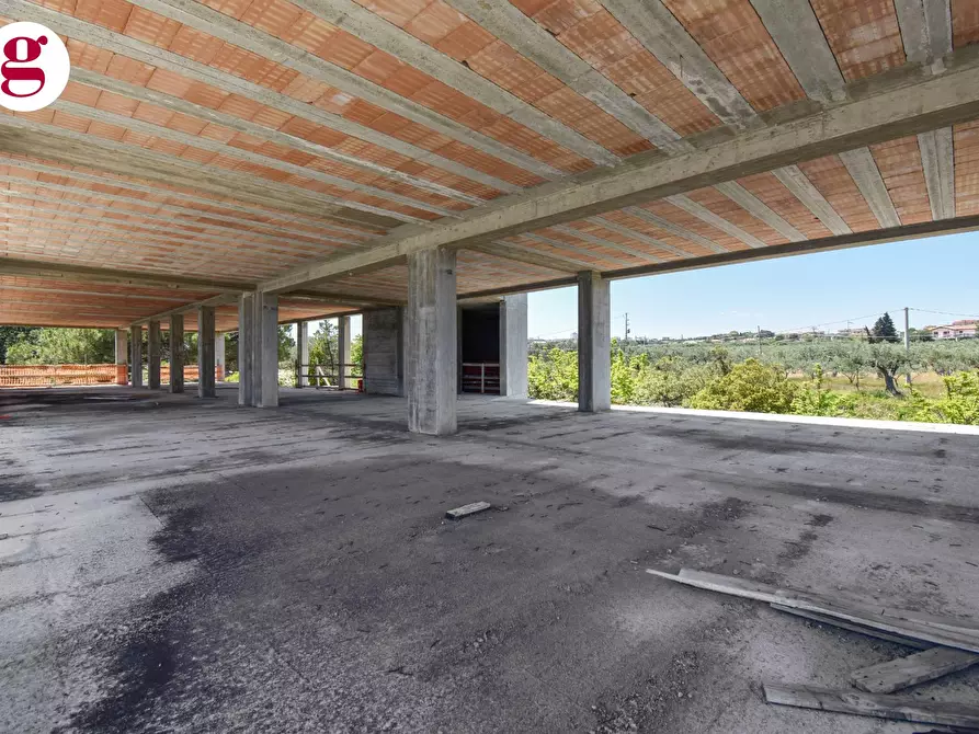 Immagine 22 di Attività commerciale in vendita  in Strada Statale 16 Nord a Vasto