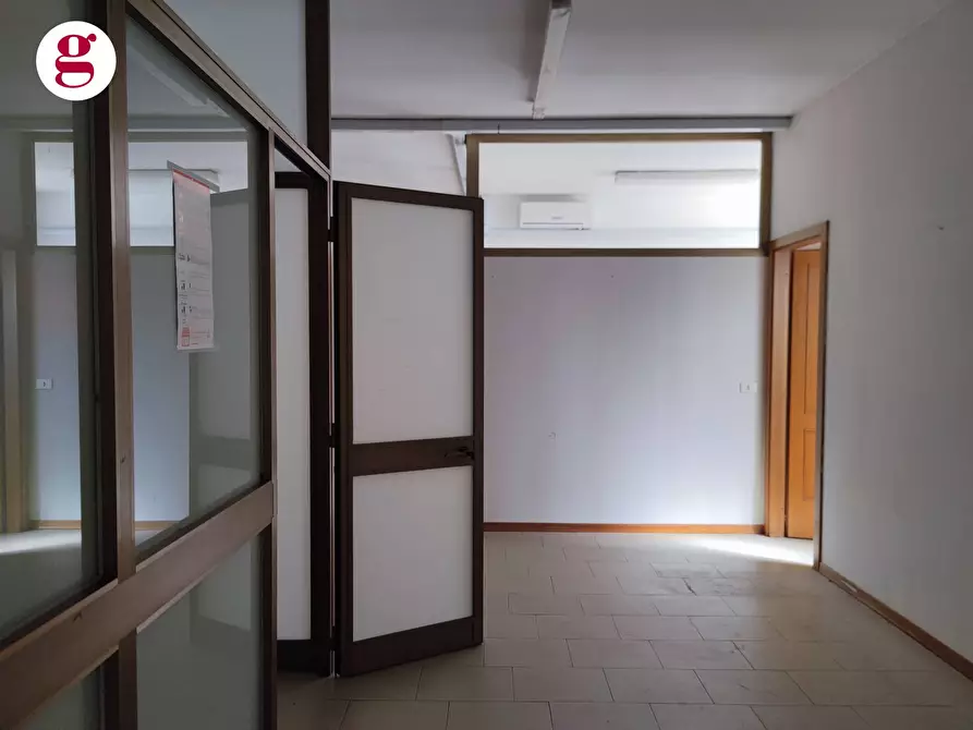 Immagine 11 di Locale commerciale in affitto  in Via del Porto a Vasto