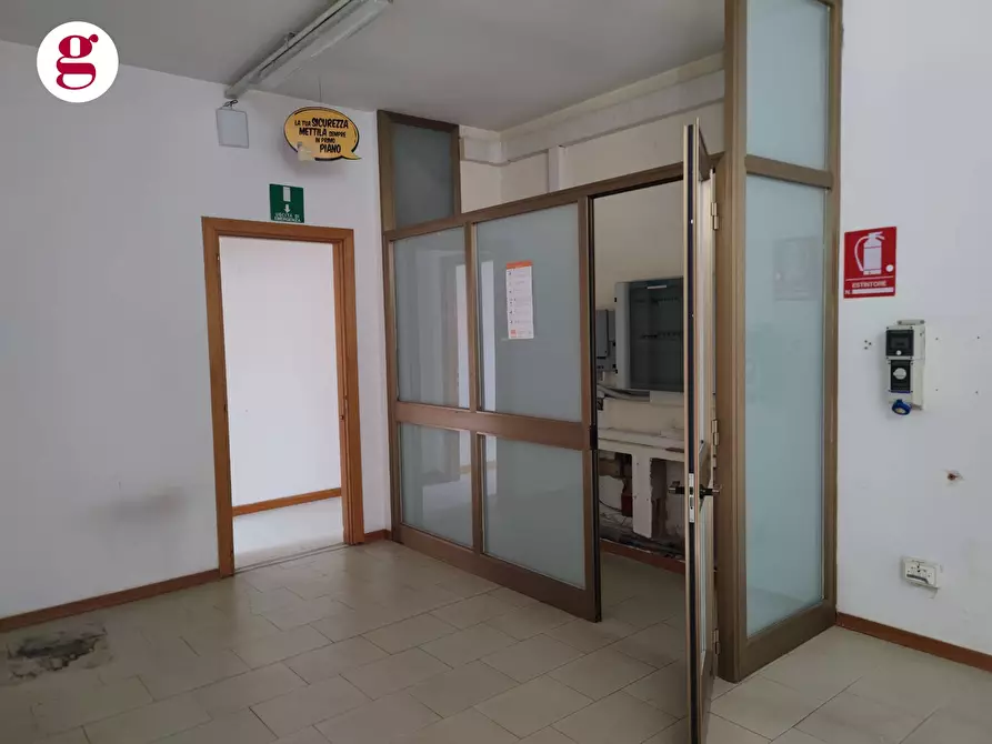 Immagine 12 di Locale commerciale in affitto  in Via del Porto a Vasto
