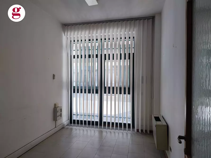 Immagine 17 di Locale commerciale in affitto  in Via del Porto a Vasto