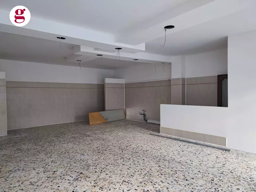 Immagine 2 di Locale commerciale in vendita  in Via Canaccio a Vasto