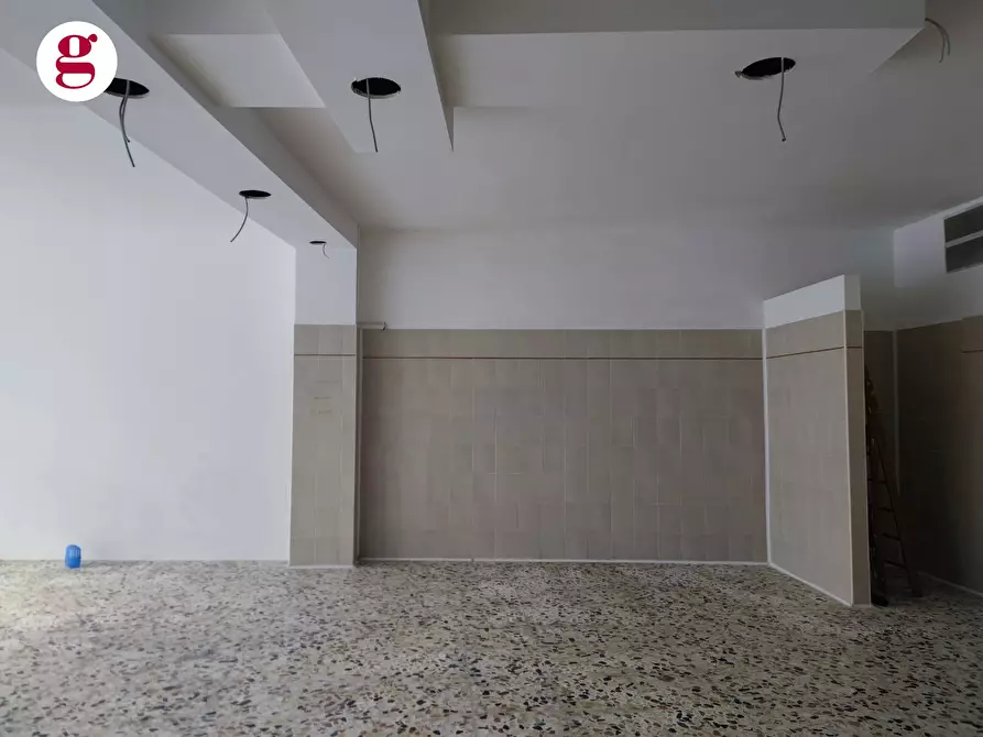 Immagine 10 di Locale commerciale in vendita  in Via Canaccio a Vasto