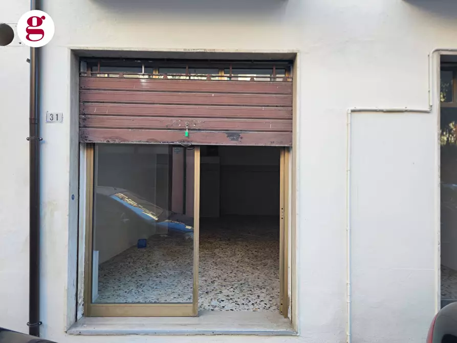 Immagine 12 di Locale commerciale in vendita  in Via Canaccio a Vasto