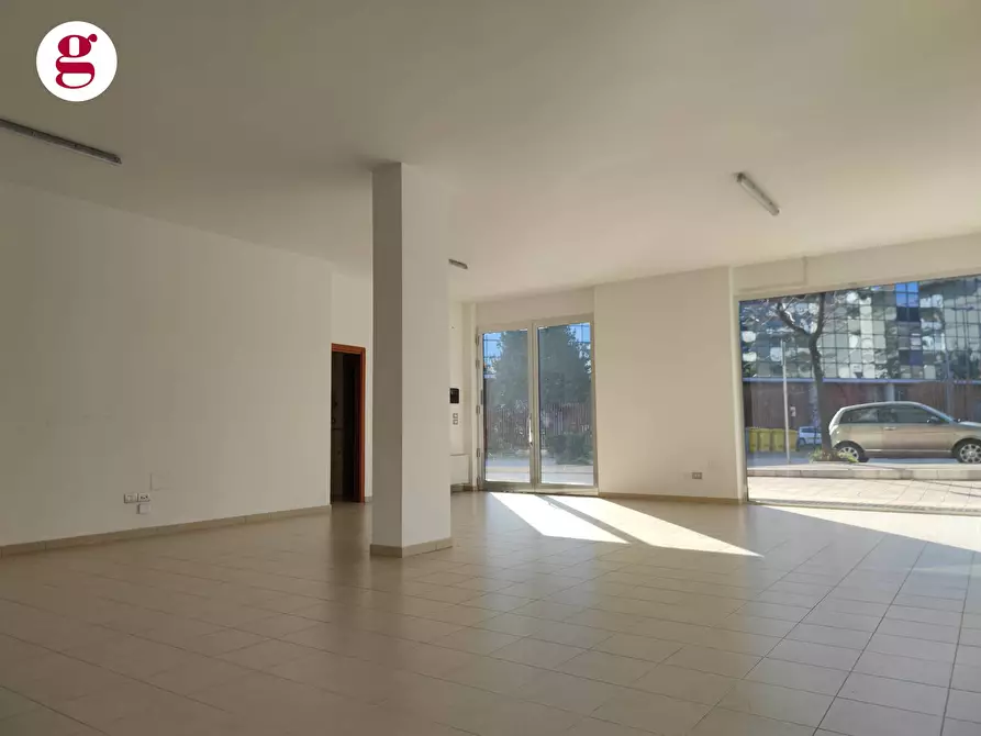 Immagine 8 di Locale commerciale in affitto  in Via Alessandrini a Vasto