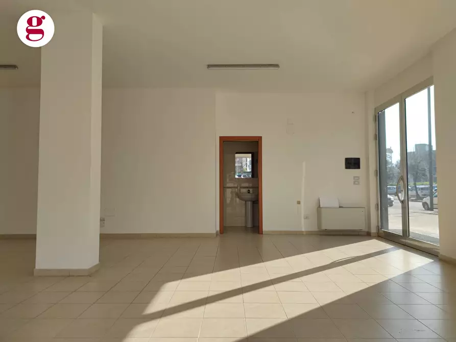 Immagine 9 di Locale commerciale in affitto  in Via Alessandrini a Vasto