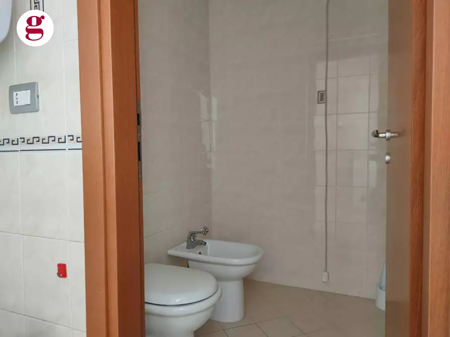 Immagine 11 di Locale commerciale in affitto  in Via Alessandrini a Vasto