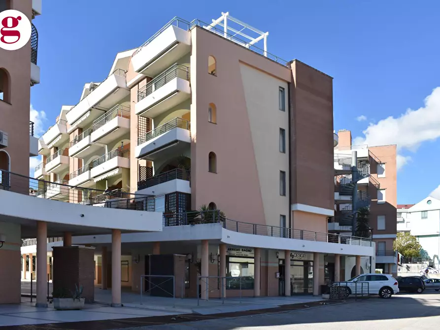 Immagine 1 di Locale commerciale in vendita  in Via Martiri Istriani a Vasto