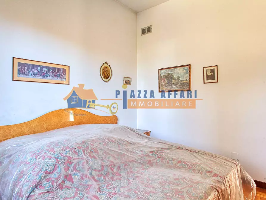 Immagine 26 di Villa in vendita  in via Cascinazza a Castronno