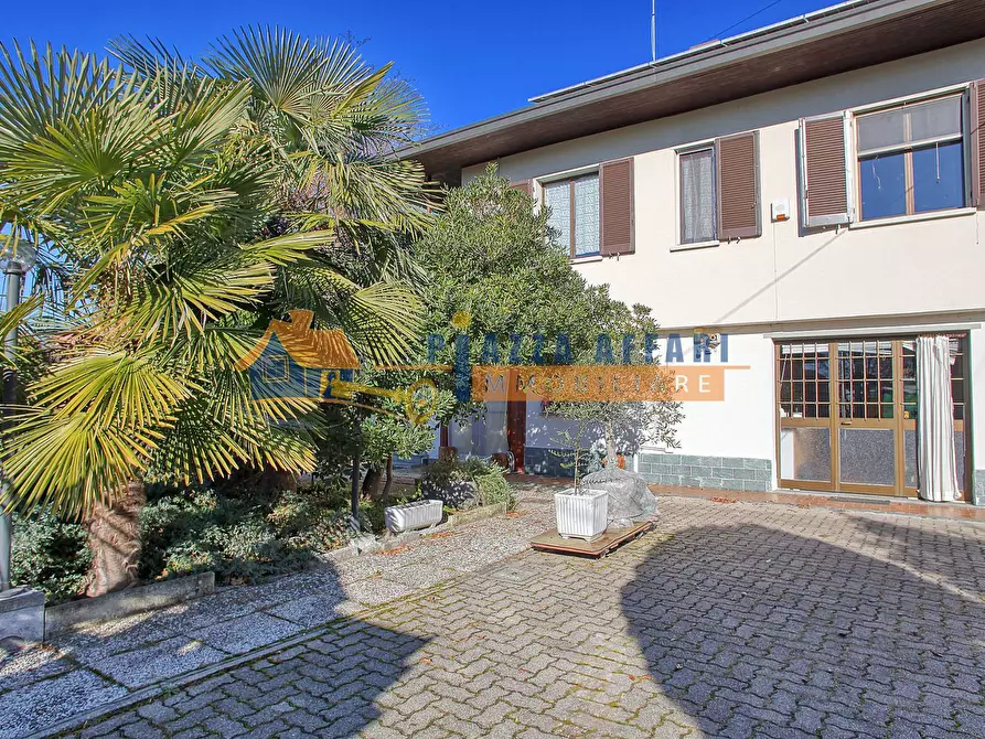 Immagine 1 di Villa in vendita  in via Cascinazza a Castronno