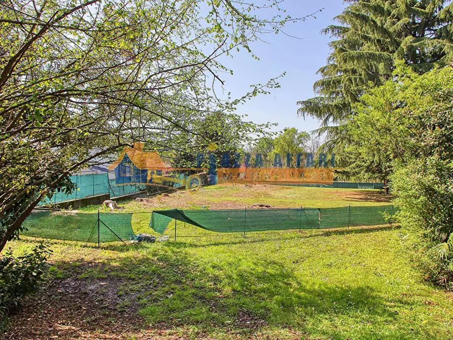 Immagine 1 di Terreno residenziale in vendita  in via Radaelli a Caronno Varesino