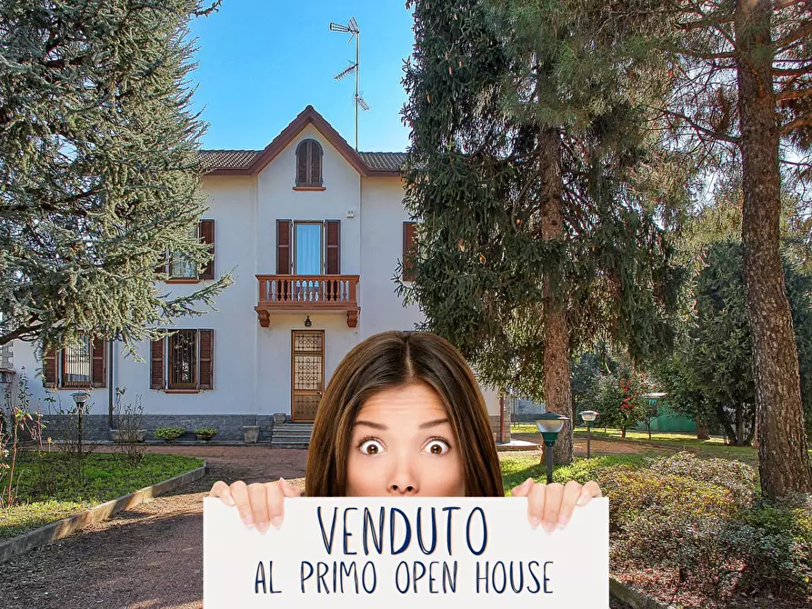 Immagine 1 di Villa in vendita  in via Varese a Gallarate