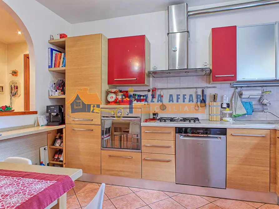 Immagine 9 di Appartamento in vendita  in via vittorini a Caronno Varesino