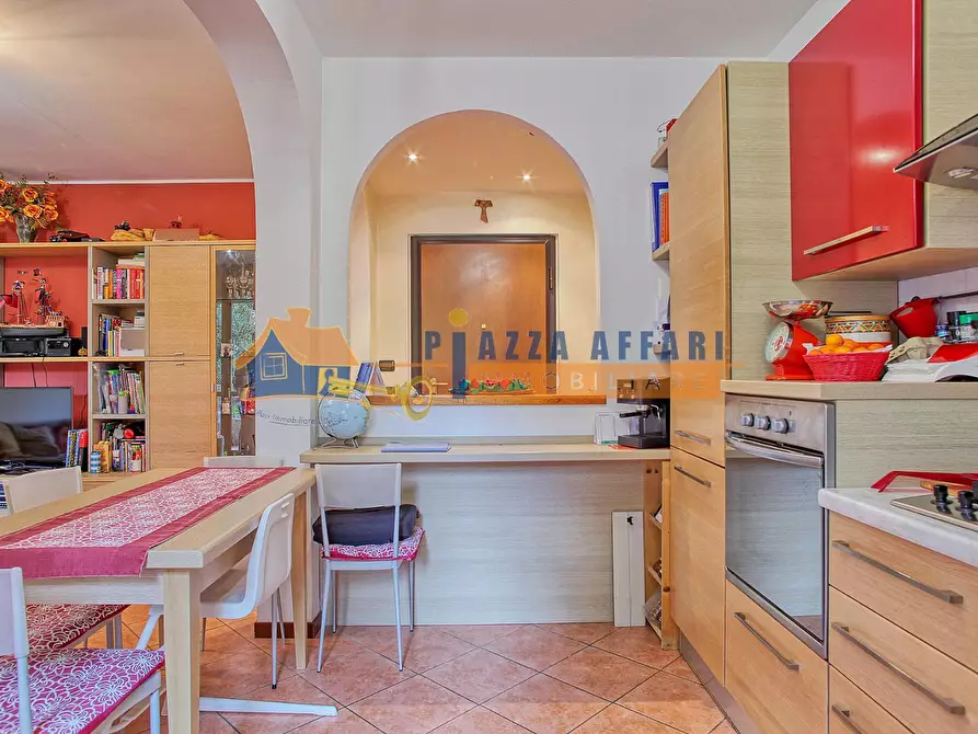 Immagine 11 di Appartamento in vendita  in via vittorini a Caronno Varesino