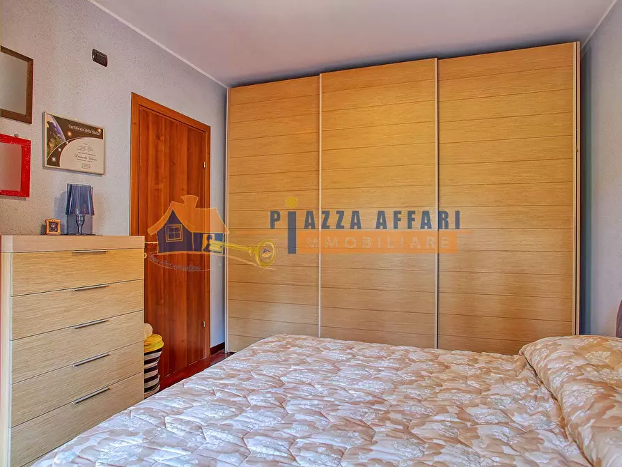 Immagine 26 di Appartamento in vendita  in via vittorini a Caronno Varesino