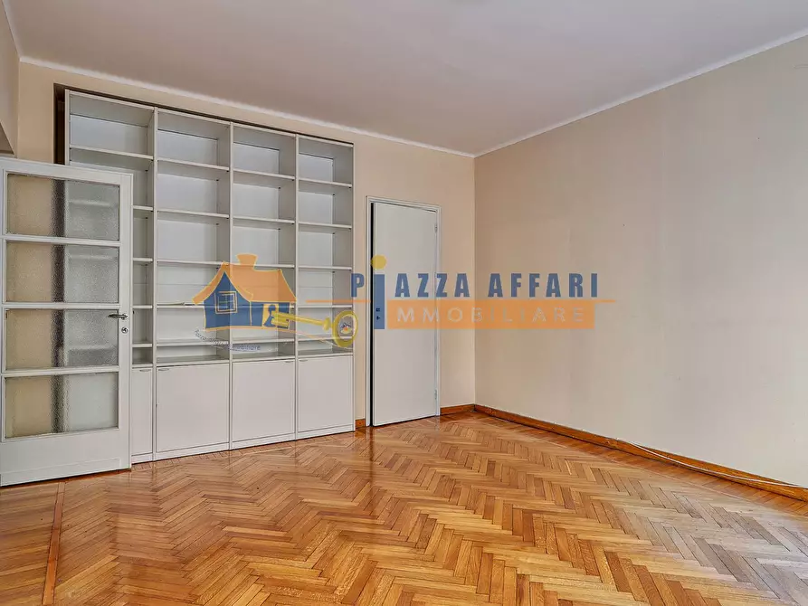 Immagine 11 di Ufficio in vendita  in via Bagaini a Varese