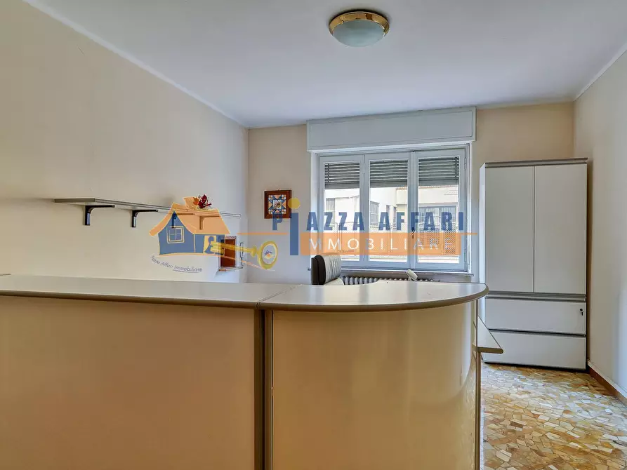 Immagine 18 di Ufficio in vendita  in via Bagaini a Varese