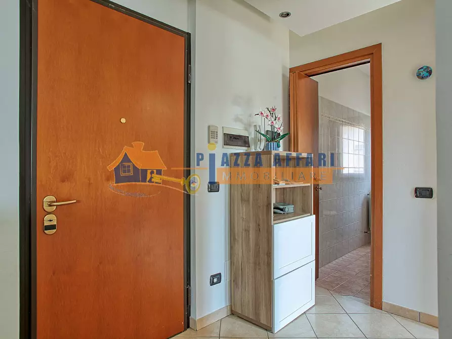 Immagine 5 di Appartamento in vendita  in via Leonardo da Vinci a Caronno Varesino