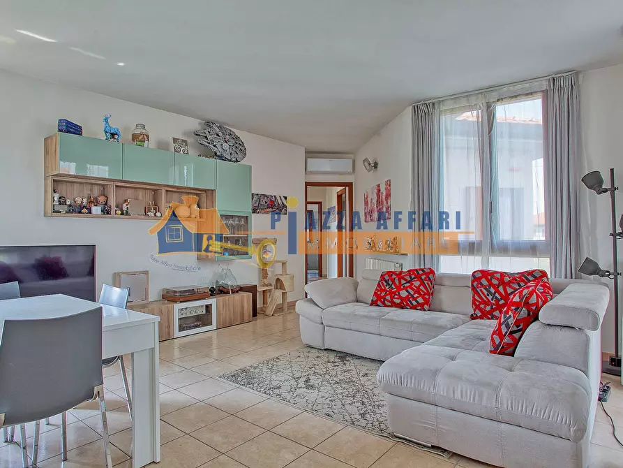 Immagine 4 di Appartamento in vendita  in via Leonardo da Vinci a Caronno Varesino