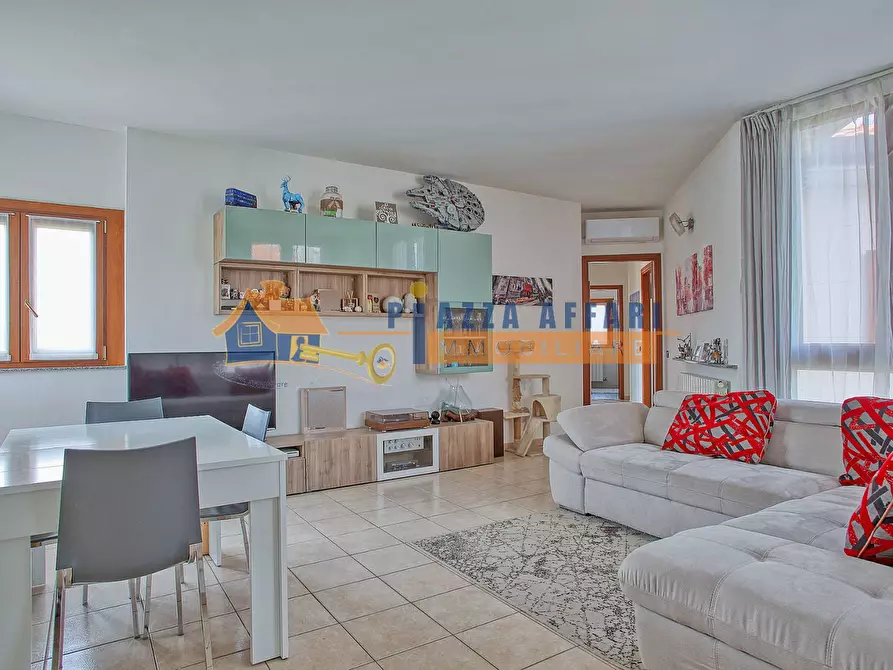 Immagine 6 di Appartamento in vendita  in via Leonardo da Vinci a Caronno Varesino