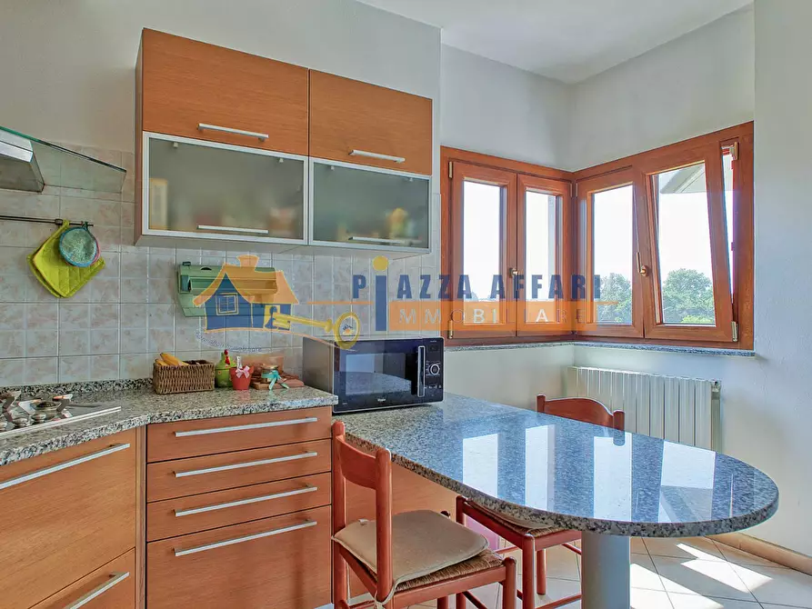 Immagine 12 di Appartamento in vendita  in via Leonardo da Vinci a Caronno Varesino