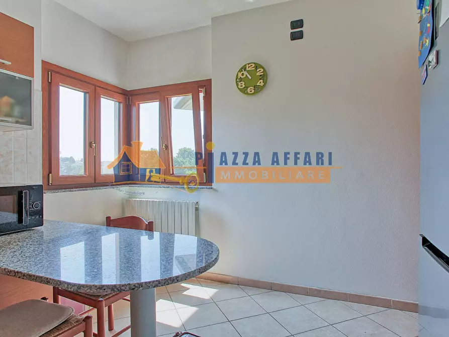 Immagine 14 di Appartamento in vendita  in via Leonardo da Vinci a Caronno Varesino