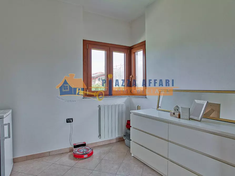 Immagine 19 di Appartamento in vendita  in via Leonardo da Vinci a Caronno Varesino