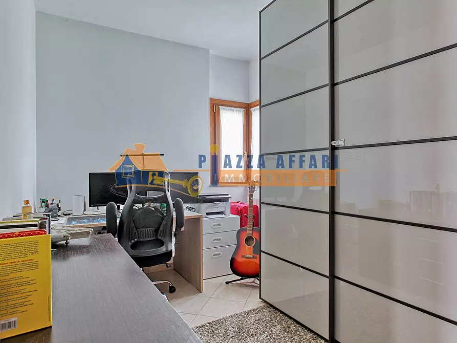 Immagine 20 di Appartamento in vendita  in via Leonardo da Vinci a Caronno Varesino