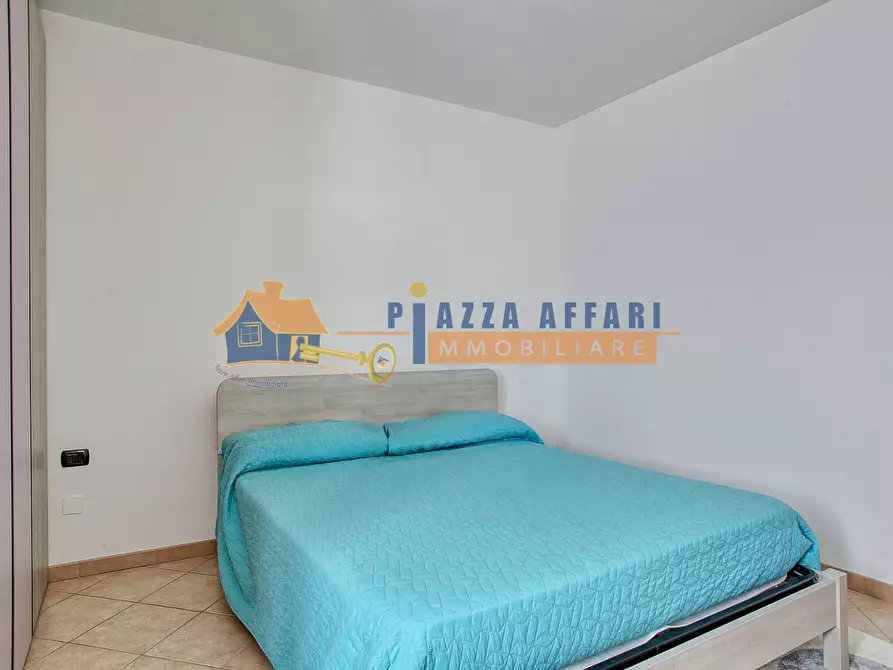 Immagine 24 di Appartamento in vendita  in via Leonardo da Vinci a Caronno Varesino