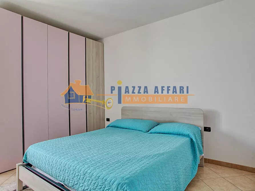 Immagine 25 di Appartamento in vendita  in via Leonardo da Vinci a Caronno Varesino