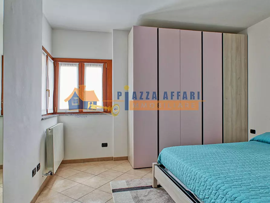 Immagine 26 di Appartamento in vendita  in via Leonardo da Vinci a Caronno Varesino